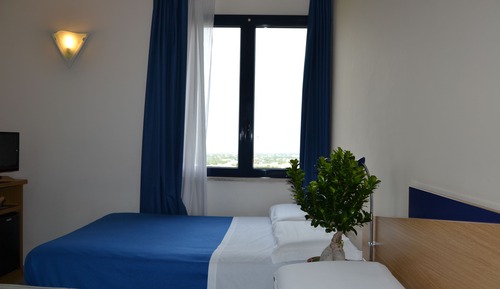 Family Room, Multiple Beds (2+2)