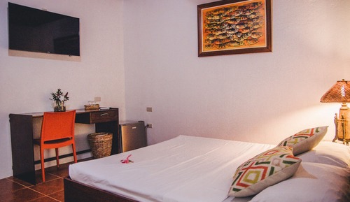 Classic Room, 1 Queen Bed, Garden View