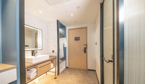 Basic Twin Room, City View