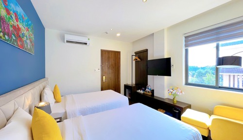 Deluxe Twin Room, City View