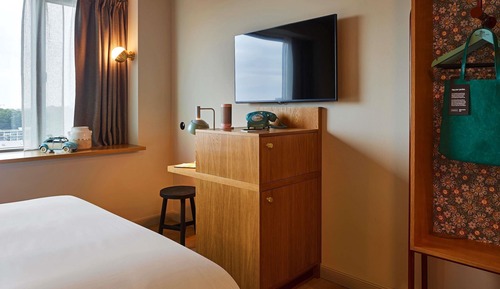 Medium Room