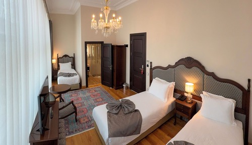 Standard Triple Room, City View