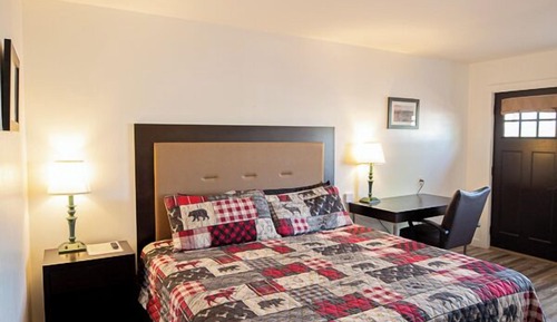 Signature Room, 1 King Bed, Private Bathroom, River View