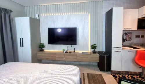 Deluxe Studio Suite, 1 Queen Bed