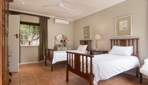 Deluxe Room, 2 Twin Beds, Non Smoking, Pool View