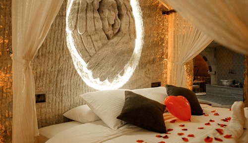 Honeymoon Studio Suite
