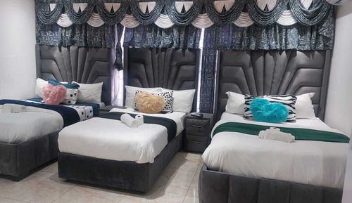 Family Room, Multiple Beds