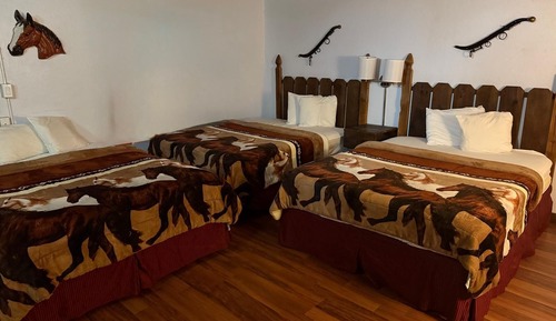 3 Queen size bed room