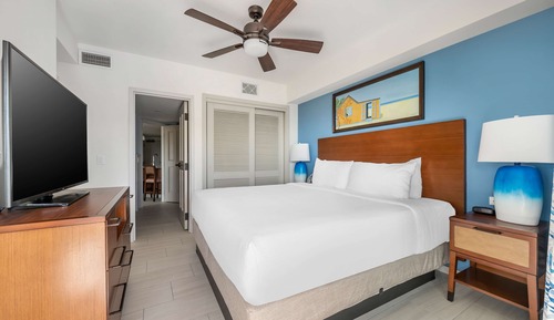 1 Bedroom King Plus Suite Partial Ocean View