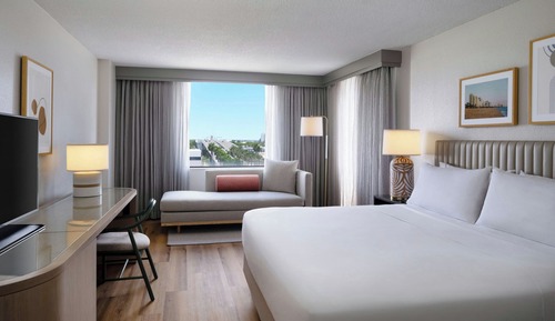 Room, 1 King Bed (Mobility Accessible, Tub)