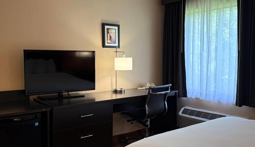 Upgraded, Room, 1 Queen Bed, Non Smoking, Jetted Tub