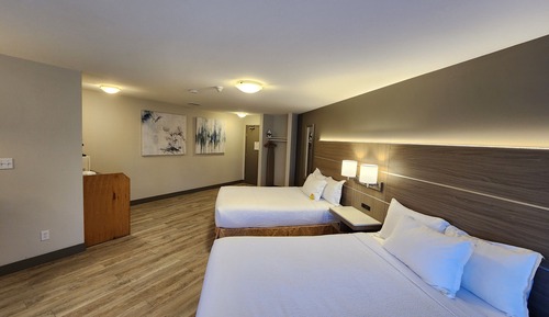 Deluxe Room, 2 Queen Beds, Non Smoking, Mountain View
