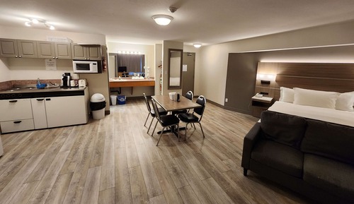 Efficiency, Room, Multiple Beds, Non Smoking