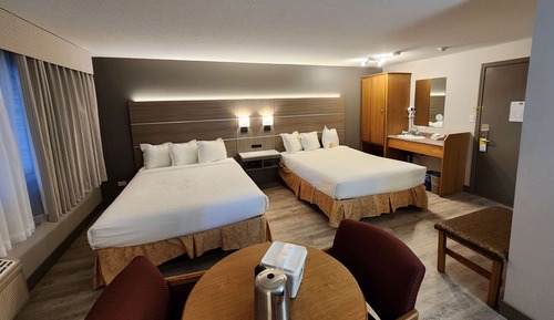 Room, 2 Queen Beds, Non Smoking, Poolside