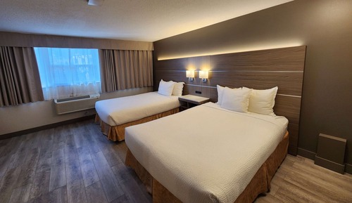Room, 2 Queen Beds, Non Smoking, Mountain View