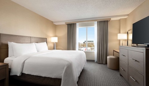 Suite, 1 King Bed, Accessible, Bathtub