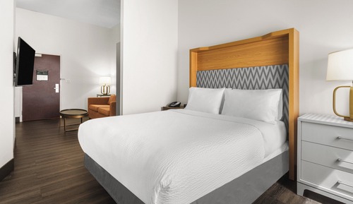 Standard Room, 1 Queen Bed