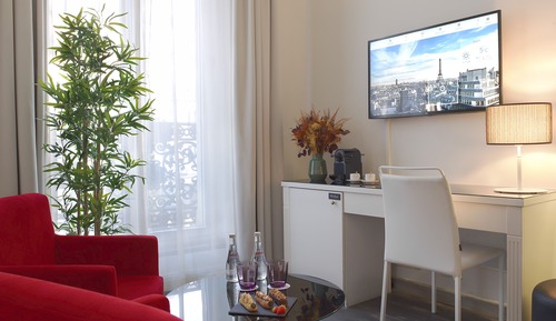 JUNIOR SUITE