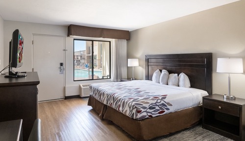 Deluxe Room, 1 King Bed (Smoke Free)