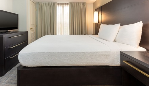 Suite, 1 Queen Bed with Sofa bed, Non Smoking