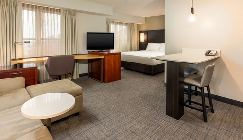 Studio Suite, 1 King Bed with Sofa bed, Non Smoking