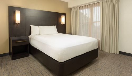 Suite, 1 Double Bed, Non Smoking (Mobility/Hearing Access, Roll-in Shwr)