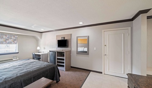 Room, 1 King Bed, Non Smoking, Kitchenette