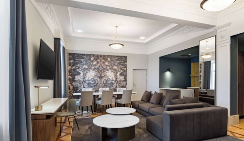 Presidential Suite (Old Town View)