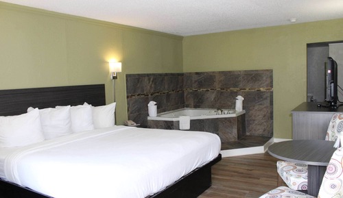 Suite, 1 King Bed, Non Smoking, Jetted Tub