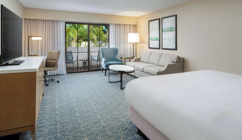 Room, 1 King Bed, Accessible, Resort View (Mobility & Hearing,  Bathtub)