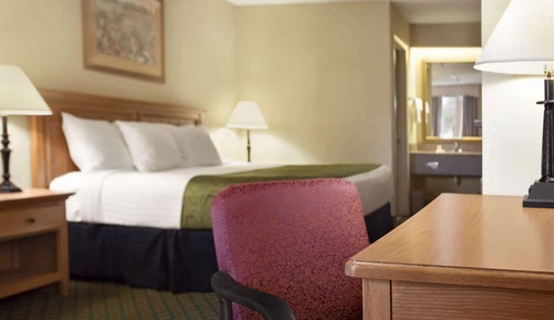 Standard Room, 1 Queen Bed