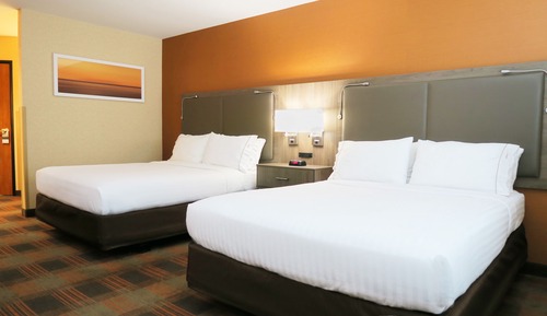 Room, 2 Queen Beds, Accessible (Comms Accessible. Roll-In Shower)