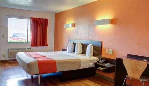Standard Room, 1 King Bed, Accessible, Non Smoking