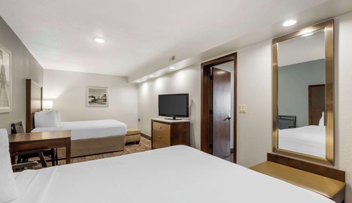 Suite, Multiple Beds, Non Smoking, Kitchenette