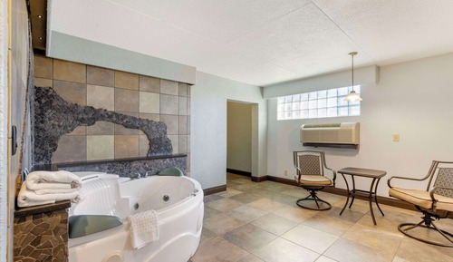 Suite, 1 King Bed, Non Smoking, Hot Tub