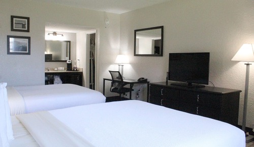 Deluxe Room, 2 Queen Beds, Non Smoking, Pool View (Courtyard)