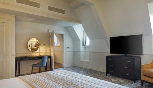 Suite, 1 King Bed (Billy Garioch)
