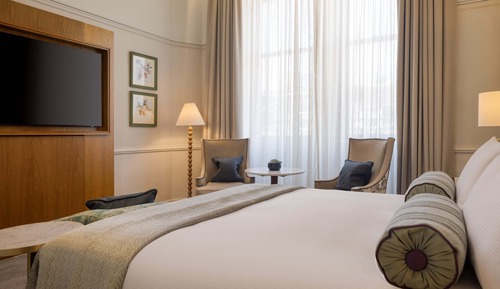 Suite, 1 King Bed (Sir Conan Doyle)