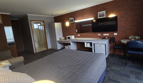 Deluxe Queen Room