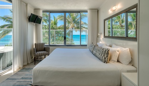 One Bedroom Beachfront Spa Penthouse