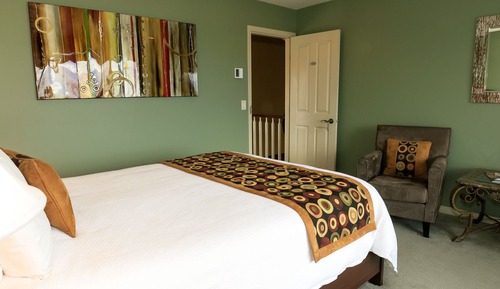 Suite, 1 Queen Bed, Non Smoking, Lake View