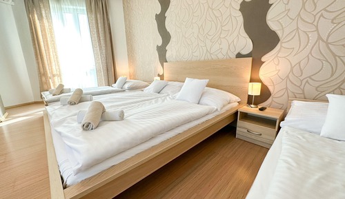 Family Room, Multiple Beds