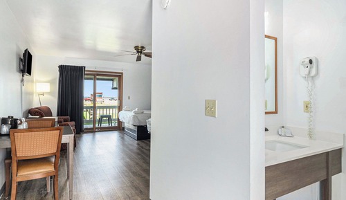 Classic Room, 2 Queen Beds, Accessible, Lake View