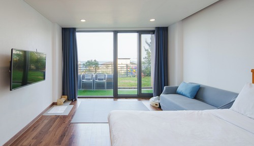 Vivace Room (1st floor)  Dog Pets allowed, Pet Playground available