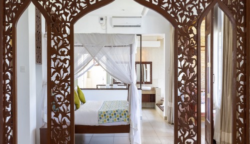 Honeymoon Suite