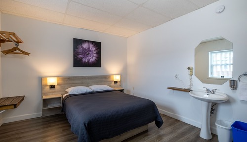 Standard Room, 1 Queen Bed