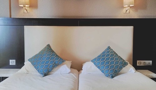 Twin Room, Sea side