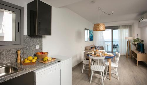 Two-Bedroom Apartment with sea view (2-4)