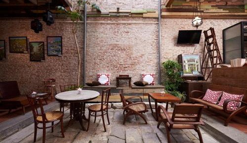 Courtyard Duplex Suite