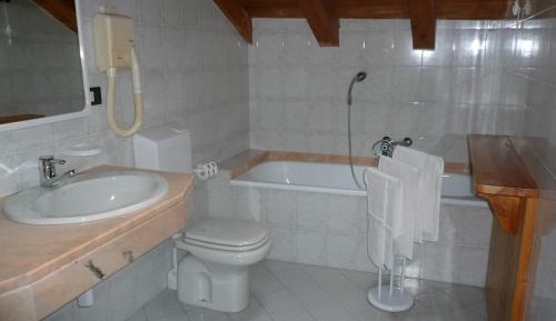 Family Room (2 Adults + 2 Children)